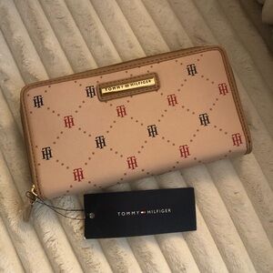 Tommy Hilfiger Wallet NWT